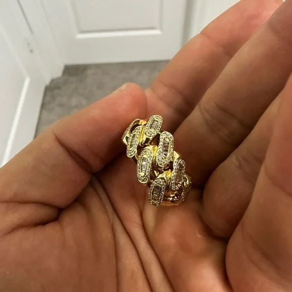 14K dimond and baguettes man ring (size 8) 16grams